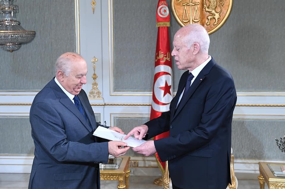 سعيد يتلقى مشروع الدستور الجديد ..وهذا ما قاله حول بعض الفصول  